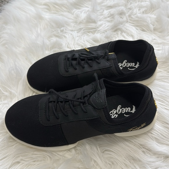 Dancing shoes - Picture 2 of 4